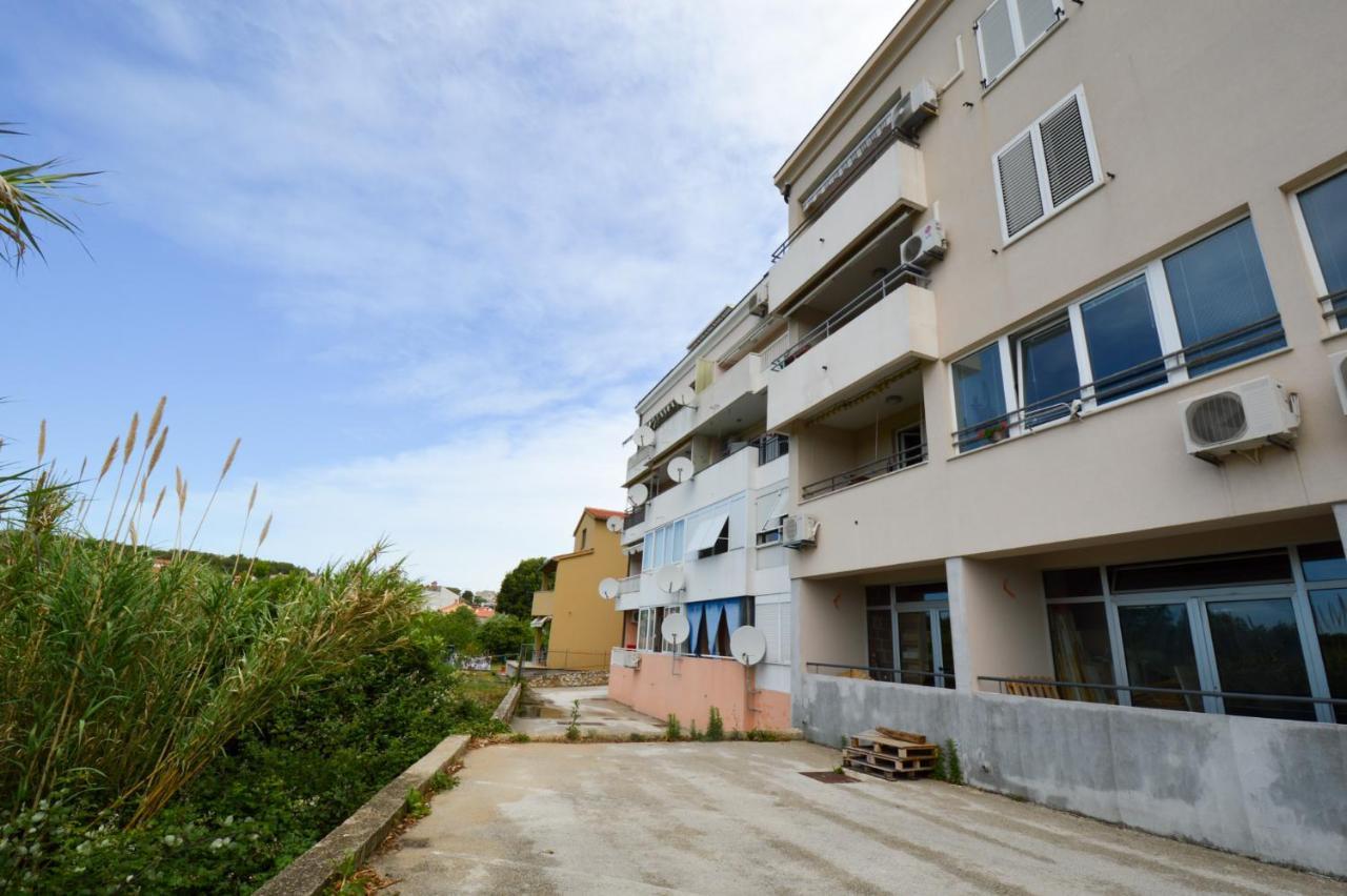 Lungo Mare Apartment Pula Exterior photo